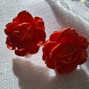 VTG Rose Carved Resin Red Flower Clip On Earrings Lightweight & so Wearable